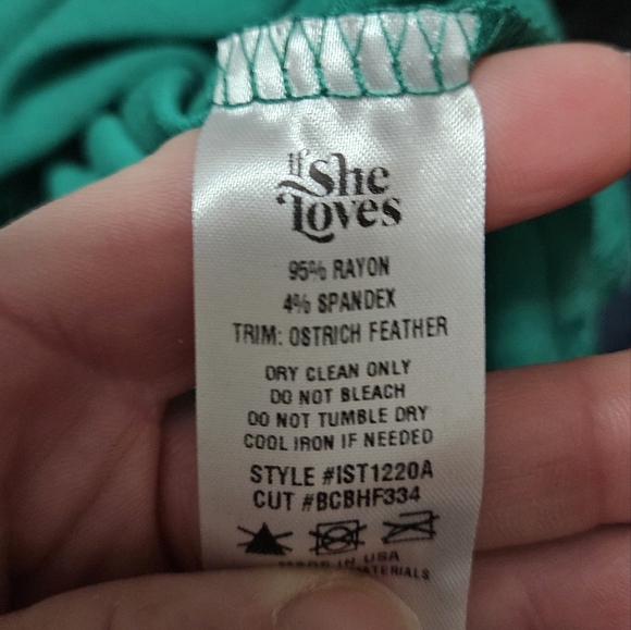 IF SHE LOVES Sunflower Basic t-shirt with ostrich Feathers in green. Size small - Picture 13 of 14